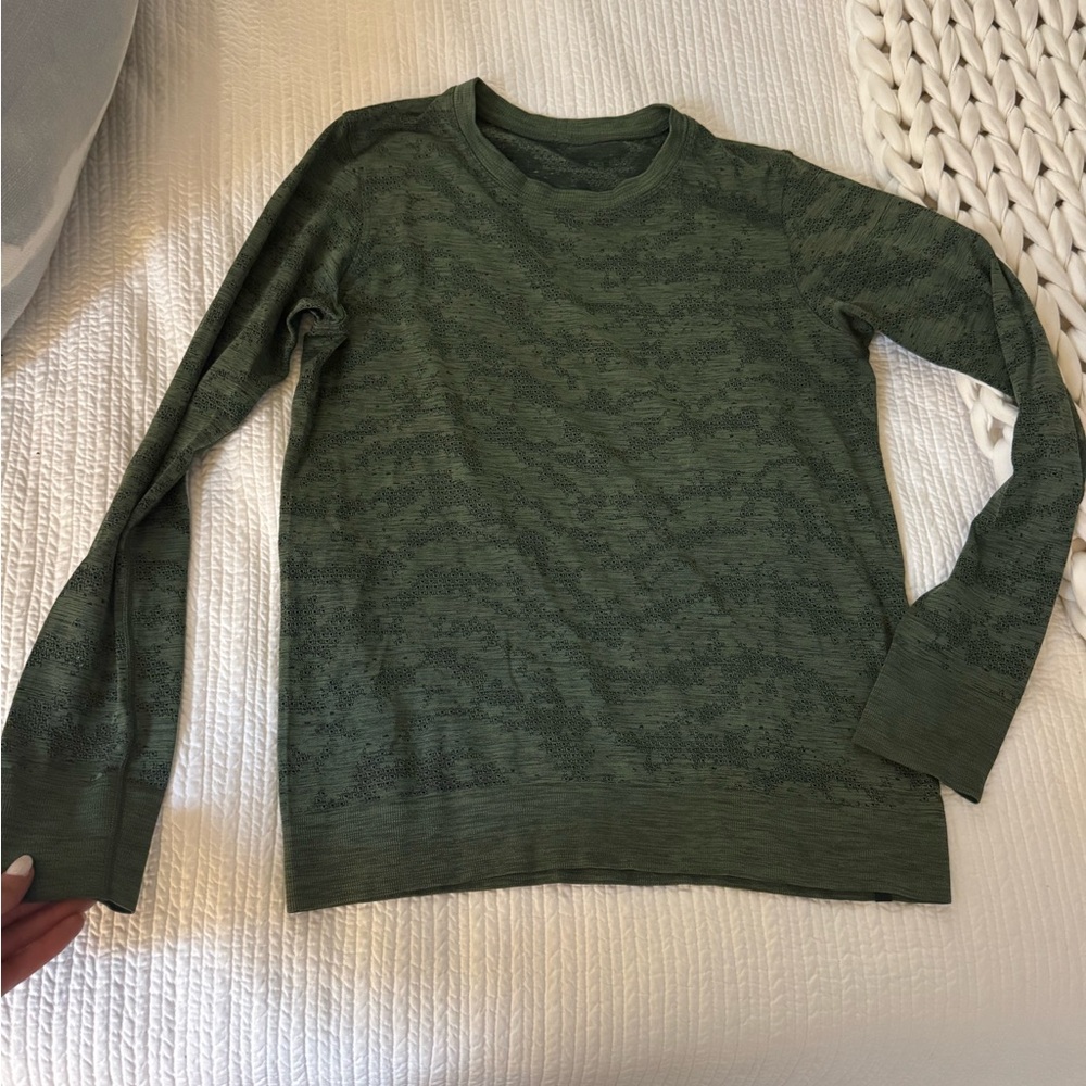 Lululemon long sleeve green athletic top